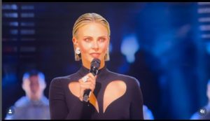 (ВИДЕО+ФОТО) ШАРЛИЗ ИМА 50 ГОДИНИ, НО ЗА НЕА ТОА Е САМО БРОЈКА: 12 навики кои ѝ помагаат да изгледа 15 години помлада