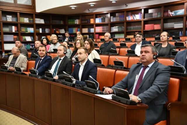 Не е напад врз семејство, најверојатно е снимено од револтиран работник или член на ССМ – порачаа од пратеничката група на ВМРО за видеото со децата на Трендафилов