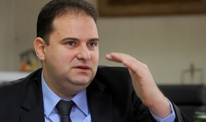 „Во светот можеш се да купиш и бут и врат и кременадла, образ никој не продава!“ – се огласи Панчевски, најавува книга за СЈО