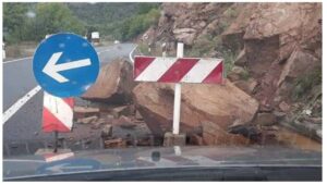 Одрон на патот кон Велес – возилата се пропуштаат наизменично