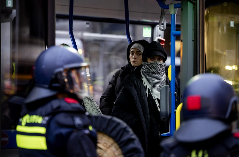 Повици во Европа за „полиции за имигранти“