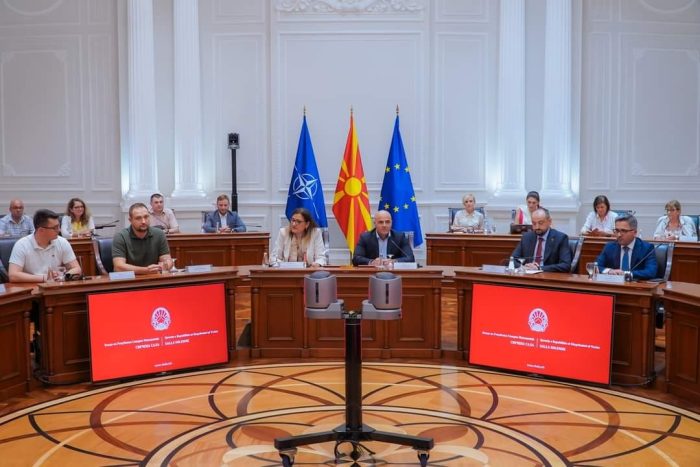 ТРЕНДАФИЛОВ СО ПЛАТА ОД 1.000 ЕВРА: Помалку да го слуша Филипче, а повеќе да се грижи за работниците, порача ВМРО-ДПМНЕ