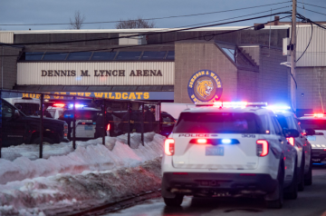 СИ ГИ УБИЛ ЌЕРКАТА И СОПРУГАТА: Масакр на училишен натпревар во Род Ајленд, напаѓачот се самоубил