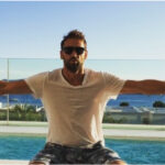 (Фото) Марко Јариќ повторно заљубен! Мистериозна бринета му седи во скут на луксузна јахта