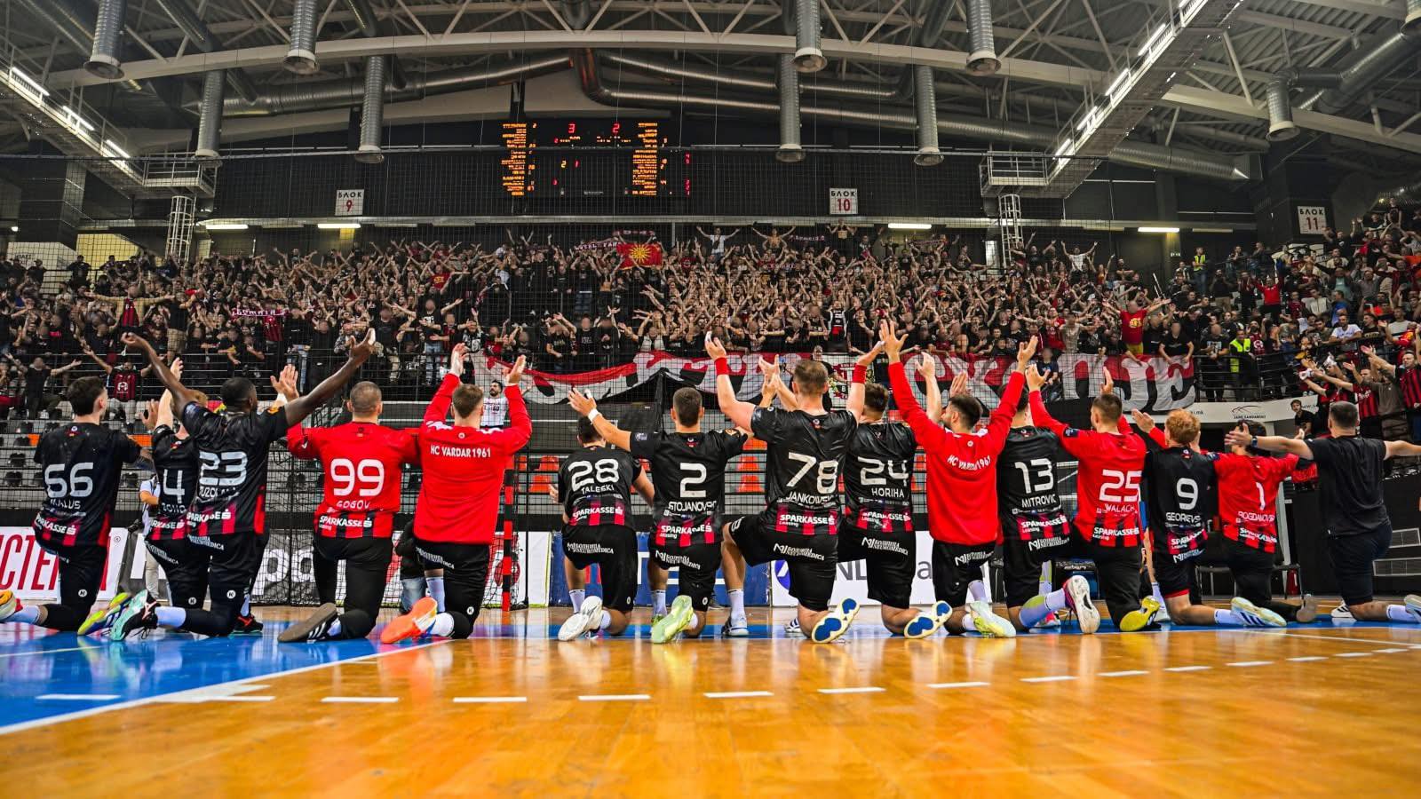 Гостите се чудеа на атмосферата во „Јане Сандански“, останаа по мечот да ја гледаат фештата (Видео)