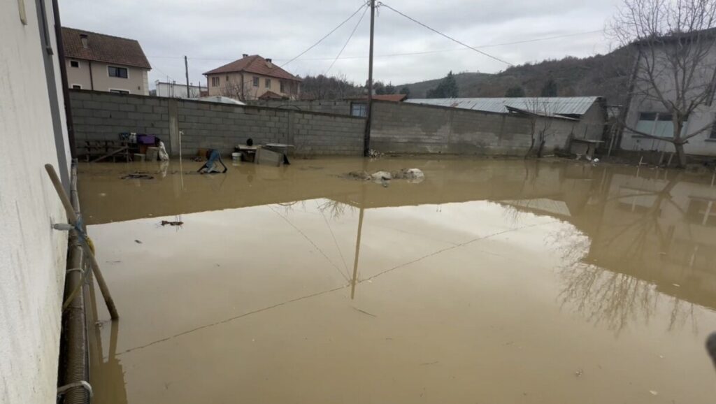 Поплави во Чајлане и другите села на Сарај – 30 куќи поплавени, дел од жителите привремено отселени