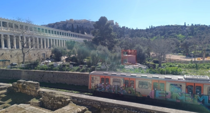 МИА ЈА ОБИКОЛИ АТИНА СО ЈАВЕН ПРЕВОЗ: Метро, тролејбус, автобус – подобро, побрзо, евтино, а во некои станици како да си посетил музеј