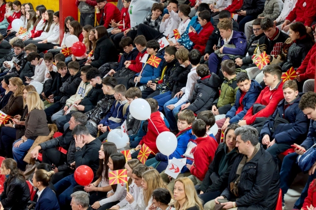 „Скандалозно отворање на ‘новиот’ Градски парк – децата злоупотребени, легендите игнорирани!“