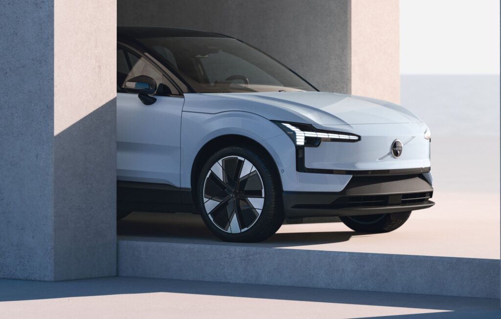 Итно известување од Volvo – повлекување на електрични SUV возила поради безбедносен ризик