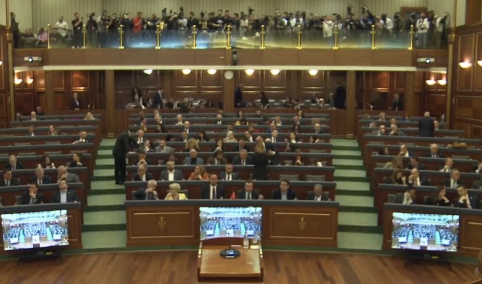 Се оформи парламентот во Косово, претседателка е Албулена Хаџиу од Самоопределување