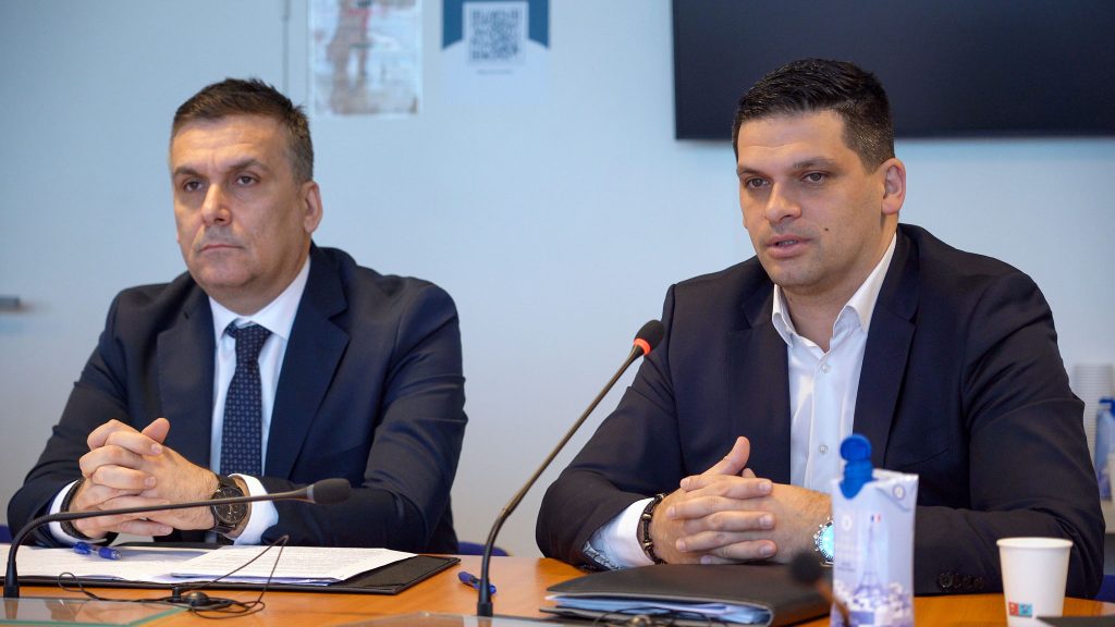 Остануваме посветени на спроведувањето на препораките на УНЕСКО за заштита на Охридскиот Регион, вели градоначалникот Пецаков