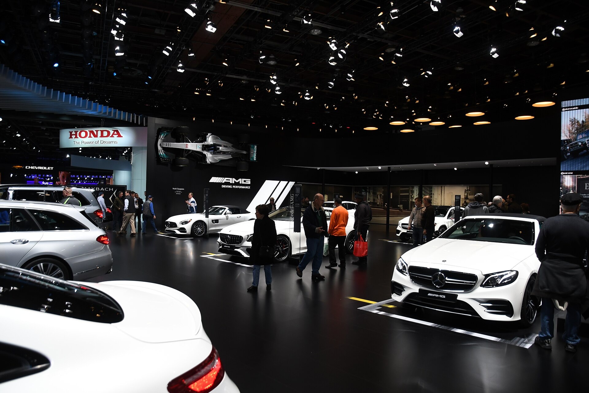 ИНВЕСТИЦИИТЕ СЕ ПОСЛАБИ, КОНКУРЕНЦИЈАТА СЕ ПОСИЛНА: Германската автоиндустрија во сериозна криза