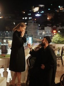 (ФОТО) ЉУБОВ ЗАПЕЧАТЕНА ВО ОХРИД: Тајзи ја побара раката на саканата токму на Валентајн