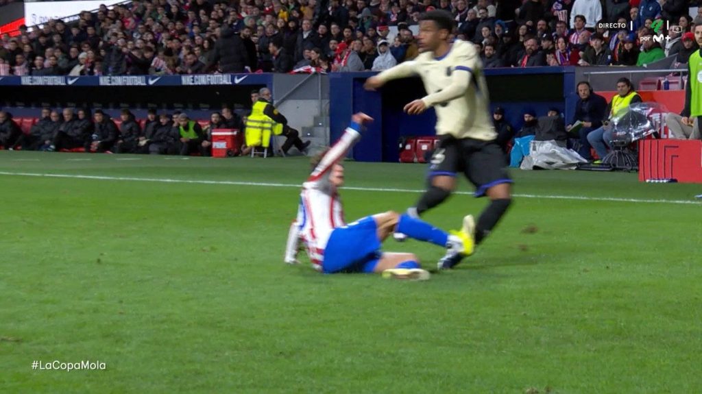 Во Барса се бесни на судењето по дебаклот од Атлетико Мадрид!