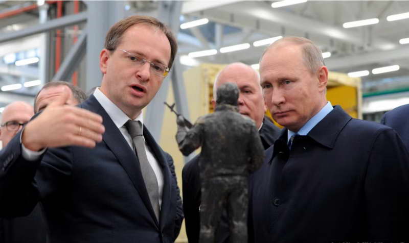 Руски историчар виновен за застојот во украинските мировни преговори?