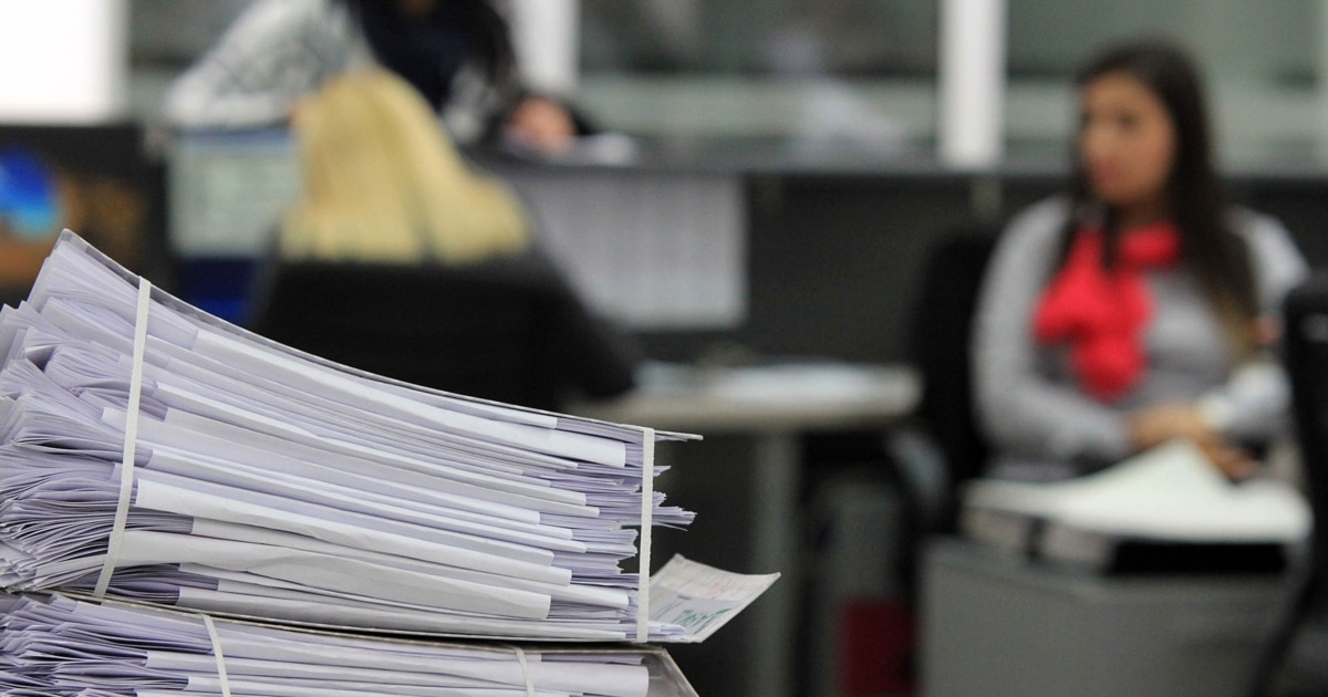 Закон да се департизира или да се „зацементира“ политичкото влијание во администрацијата?