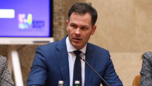 Интернет измама со ликот на вицепремиерот Мали: Не наседнувајте на страници што ветуваат лесна заработка!