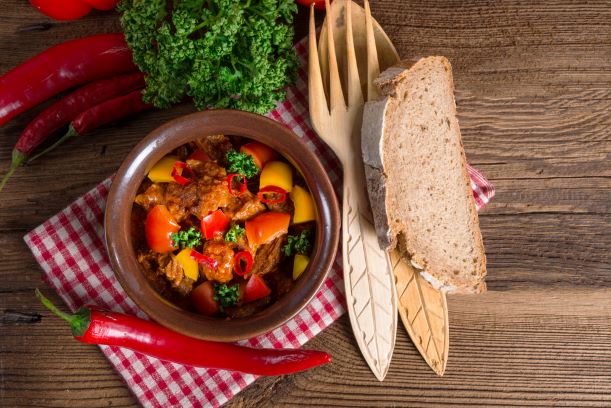 Подгответе ГУЛАШ – ПОСНА верзија