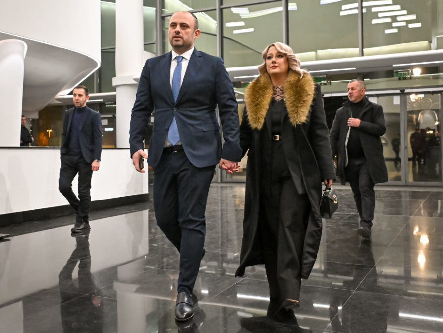 Чантата е купена на попуст за 944 денари – вели сопругата на Ѓорѓиевски и бара извинување од СДСМ