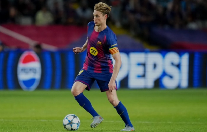 Главоболки за Ханси Флик: Се повреди Френки де Јонг!