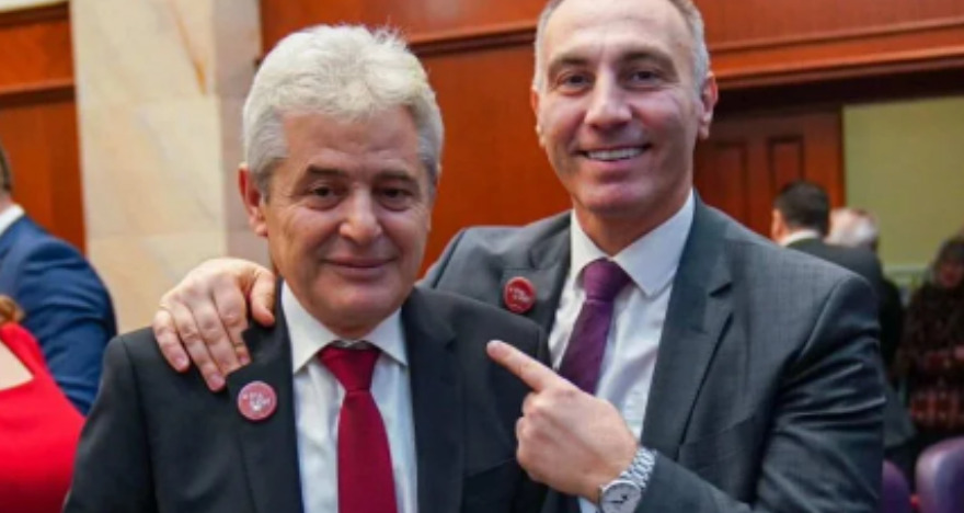 Додека Артан Груби гледа телевизија дома, во ДУИ преовладува паничен напад од прв до последен, велат од „Вреди“