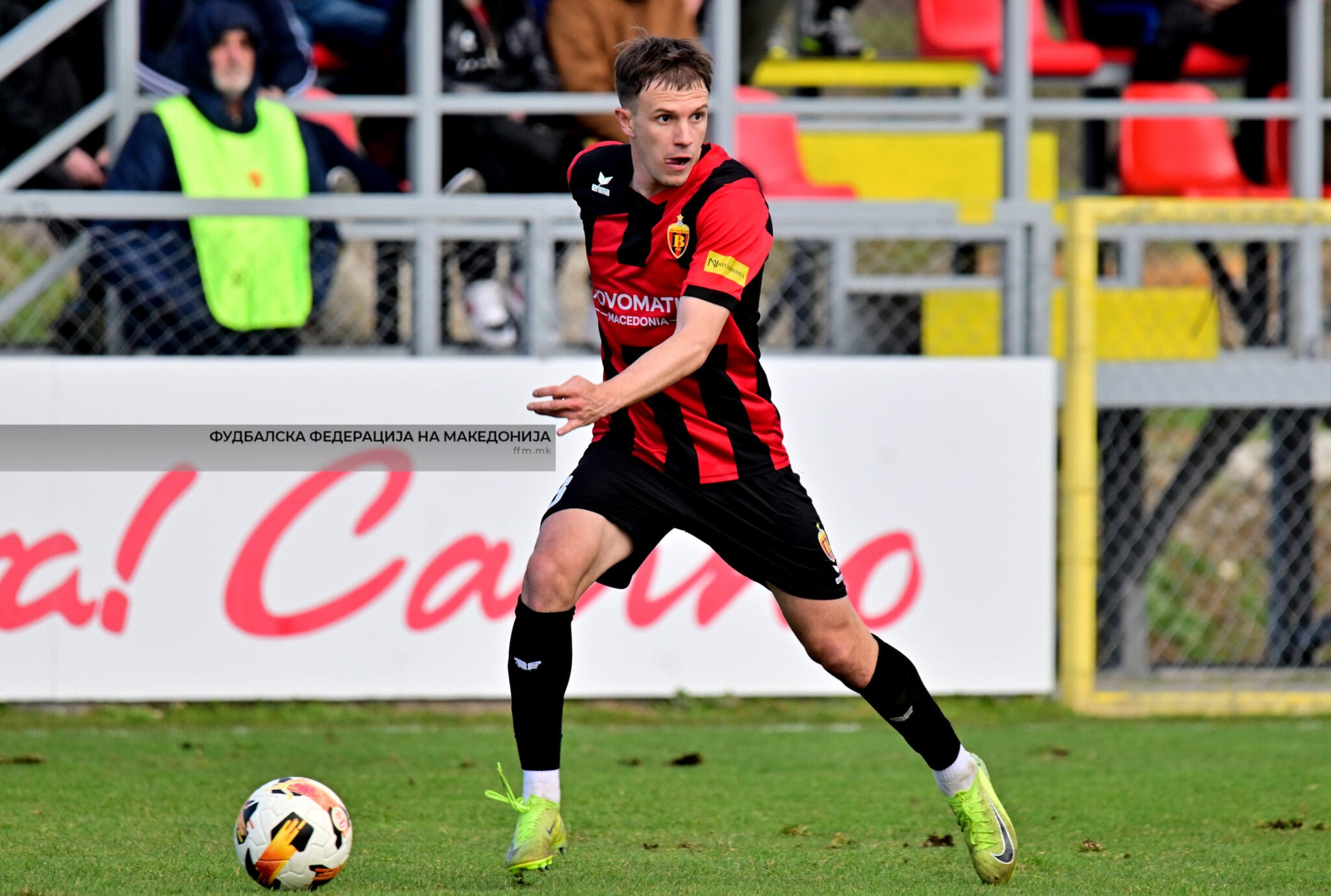 Дерби крај езерото: Струга домаќин на Вардар, а исходот на мечот може да значи многу!