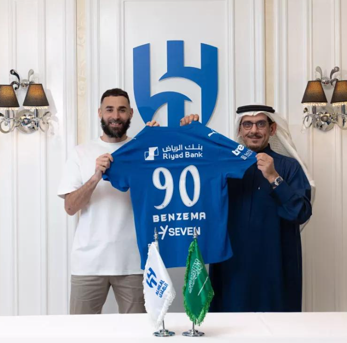 Бензема: Сега играм за азискиот Реал Мадрид