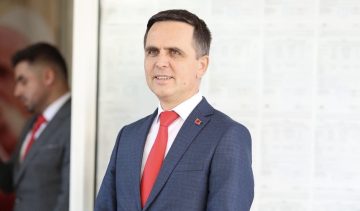 БЕСА ГО РАСПУШТИ РАКОВОДСТВОТО: Касами овластен да ги продолжи разговорите за обединување на Вреди