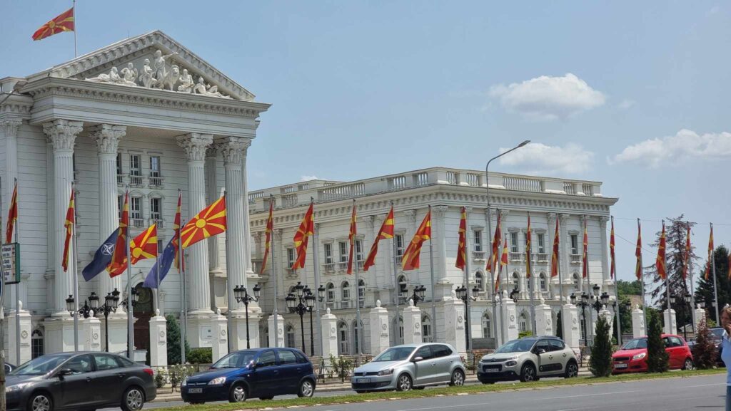 „Не знаеме кого Трендафилов чекал во празна сала, средбата помеѓу премиерот и претставниците на УПОЗ е закажана за во четврток“, велат од Владата