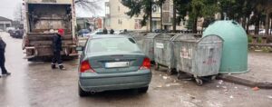Паркирани возила ги блокираат контејнерите во Гостивар-Комуналец со апел до граѓаните