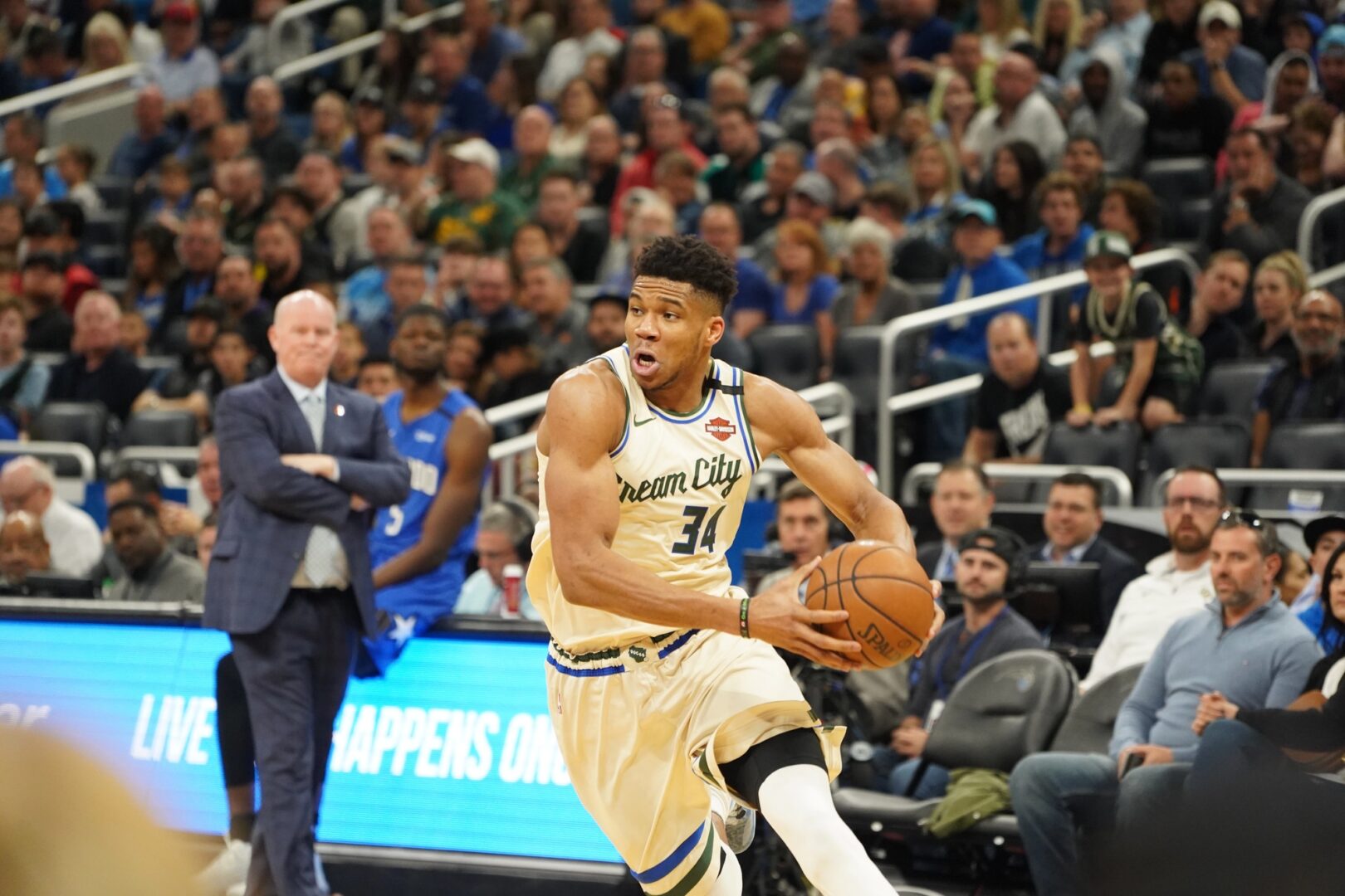 Адетокумбо потврди дека ќе го напушти Милвоки