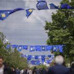 Двојни критериуми во односот кон идентитетските обележја