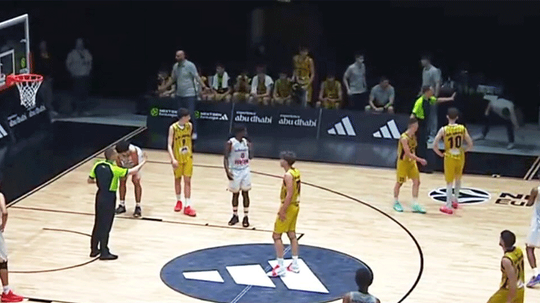 Страшно: меч од јуниорската Евролига прекинат поради опасност од бомбардирање (Виде)