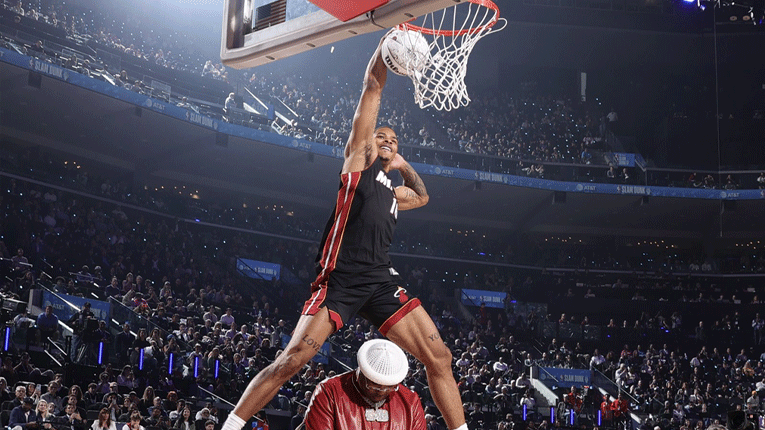 Најдоброто забивање не беше доволно за победа, во тројки славеше играч кој сезонава нема одиграно ни минута (Видео)