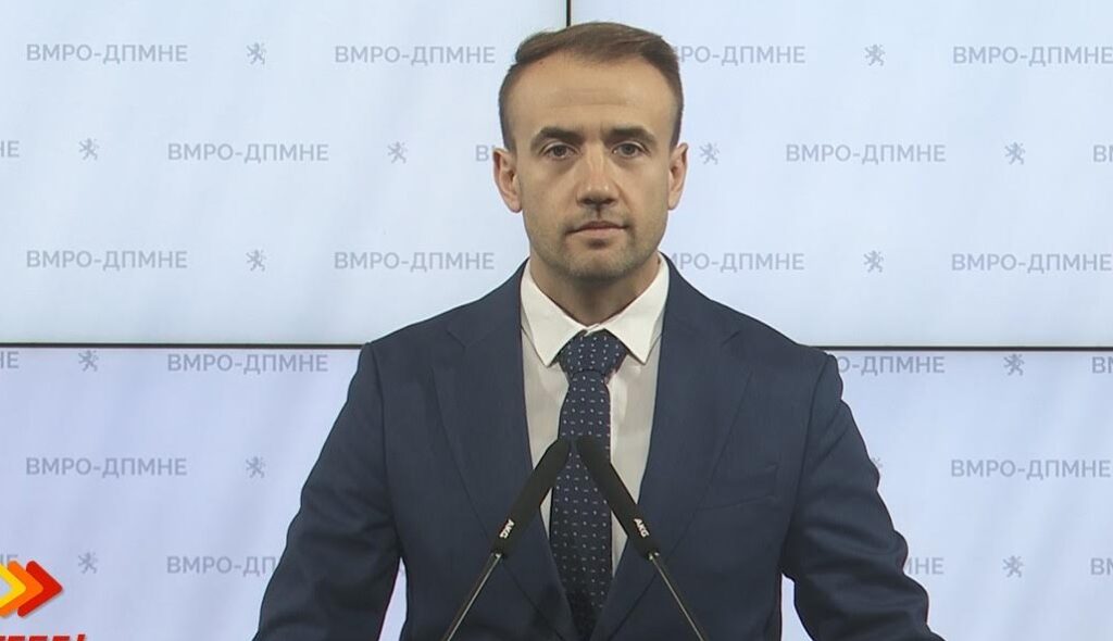 Платите на функционерите ќе се скратат од 10.000 до 13.000 денари: ВМРО-ДПМНЕ поднесе законски измени, вели парите ќе оделе за граѓаните