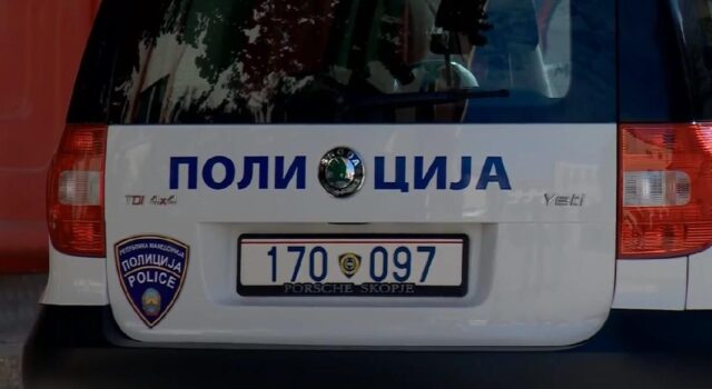 Прилепчанец застанал пред полициско возило во обид да спречи апсење на својот брат