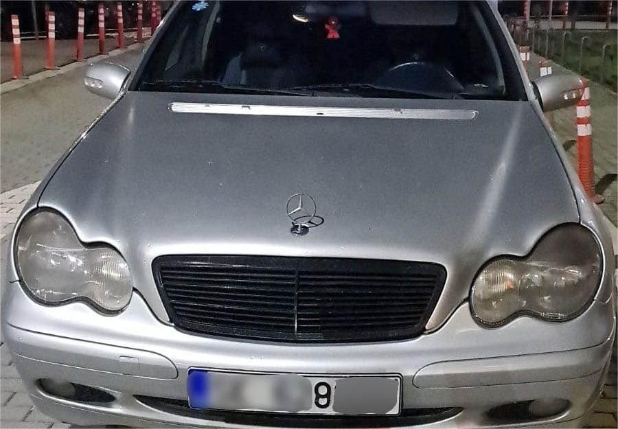 Скопјанец го избегнувал „Безбеден град“, со фломастер бројот „9“ го претворил во „8“ на регистарската табличка