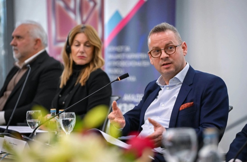 Алкалоид на форумот „Европската перспектива на македонскиот бизнис“