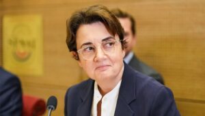 Директорката на музејот Лувр во Париз си поднесе оставка