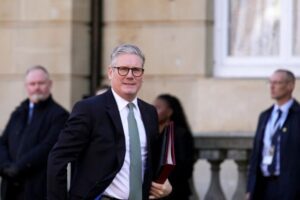 Британскиот премиер Кир Стармер сака поголеми овластувања за регулирање на пристапот на децата до онлајн содржини