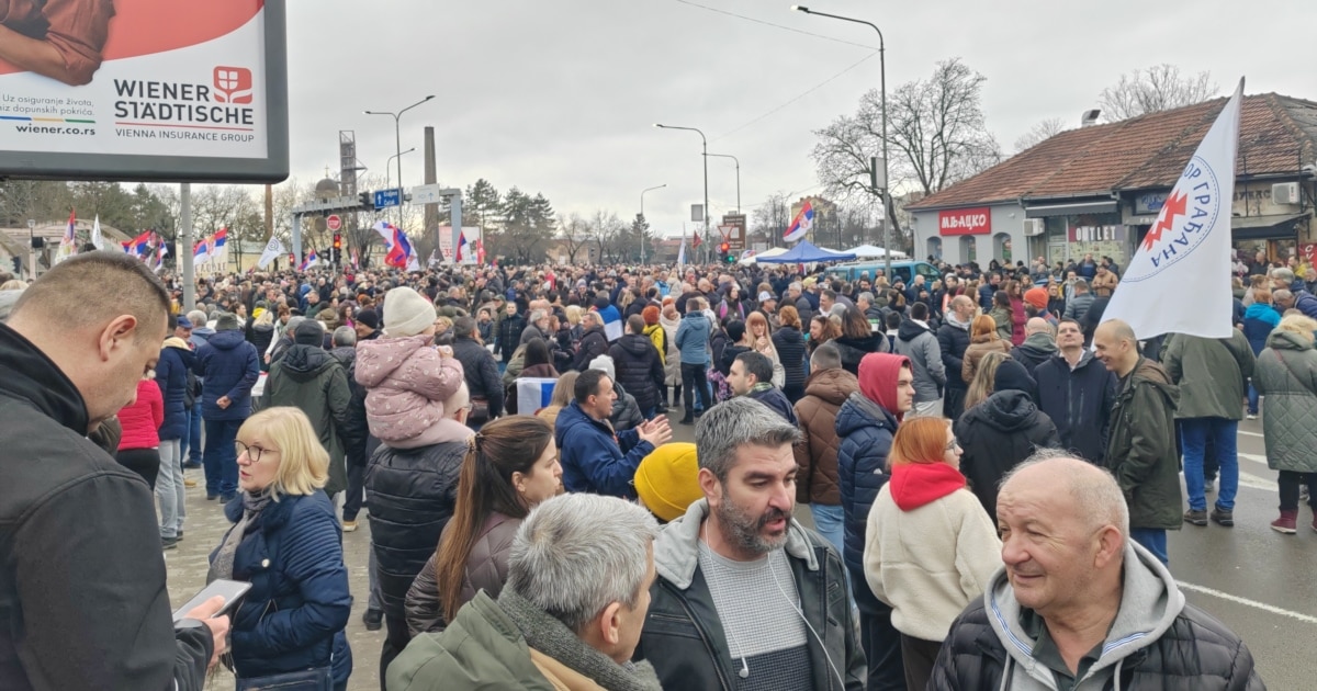 Протести и контрапротести во Србија на Денот на државноста