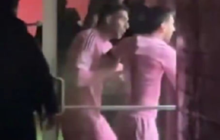 Меси збесна по поразот: Суарез го влечеше за да не направи скандал! (ВИДЕО)