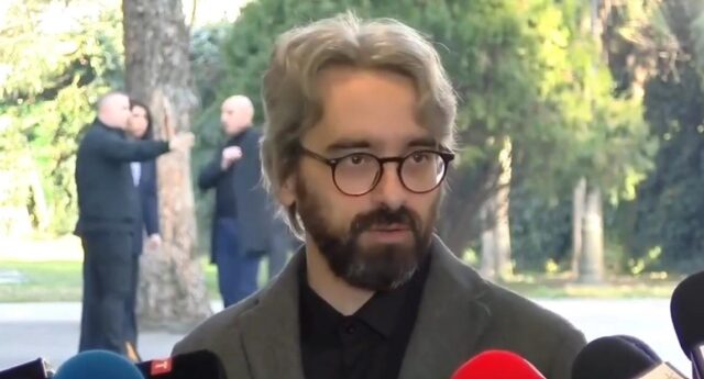 Апасиев до Петрушевски: Си ја помешал мојата кола – јас дојдов пешки до Собрание, а тебе не те избраа ништо во партија