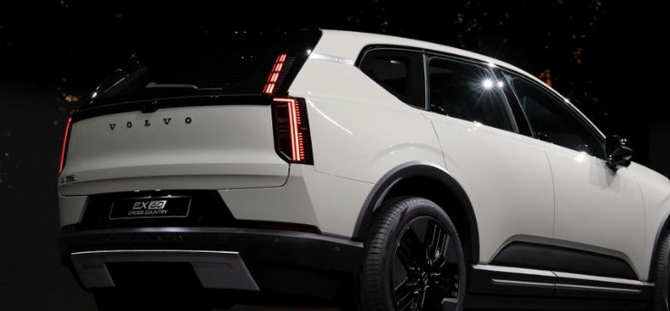 Акциите на шведскиот производител на автомобили „Волво“ падна за 25 отсто - најлош ден досега