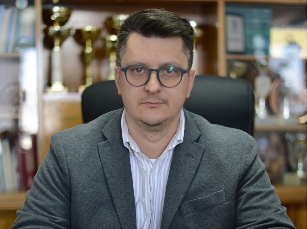 „ДАФИНА НЕ УЖИВА ИМУНИТЕТ ДА СНИМА И ОБЈАВУВА ДЕЦА“: Пешевски со поддршка за Трендафилов