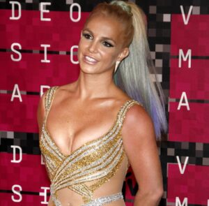 (Фото) Бритни Спирс позираше гола: Го покри задникот со роза и го „запали“ интернетот