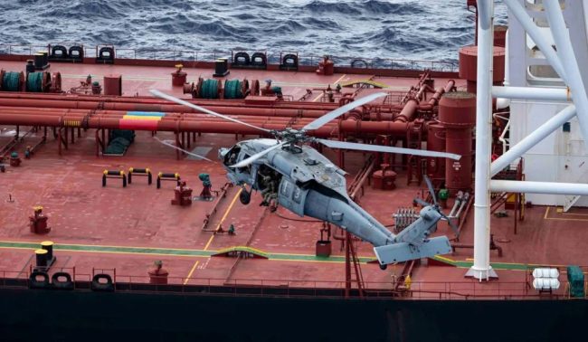 АМЕРИКАНСКАТА ВОЈСКА ЗАЗЕДЕ ТАНКЕР ВО ИНДИСКИОТ ОКЕАН ОТКАКО ГО СЛЕДЕЛА ОД КАРИБИТЕ