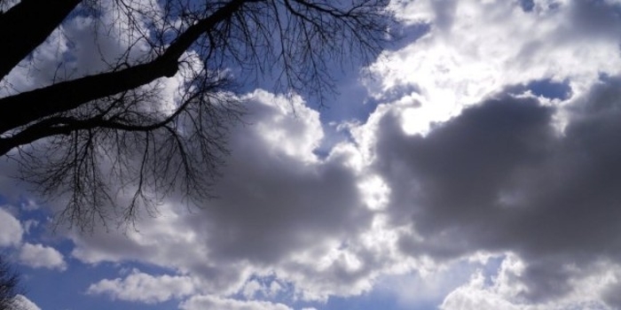 Утре променливо облачно, попладне и во текот на ноќта ќе има повремени локални врнежи од дожд