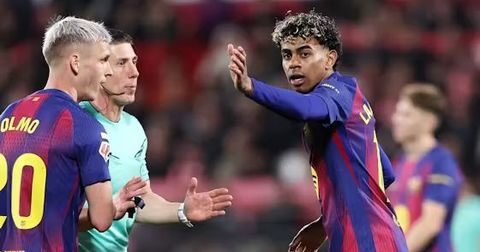 Суспендирани судиите кои не видоа фаул врз Кунде и му „дадоа“ пенал на Вини!