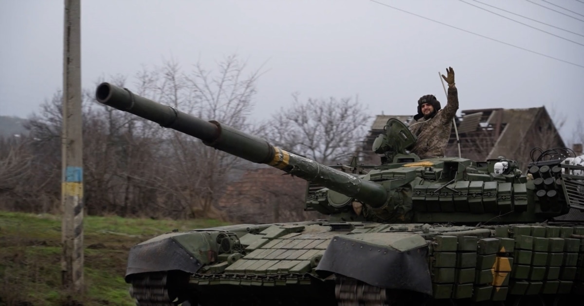 Борба за автопатот во Украина, клучен за снабдување, изложен на напади од руски дронови